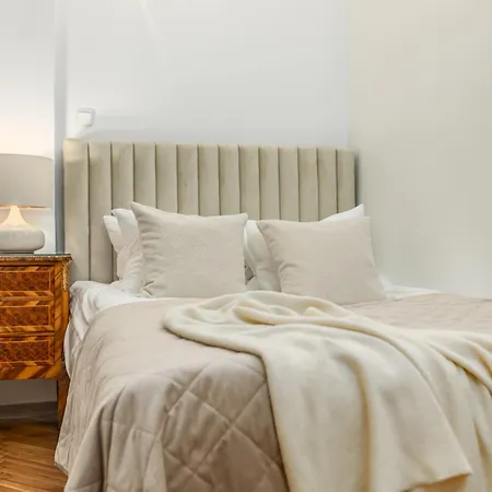 Constitution Corner Varsó