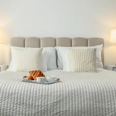 Constitution Corner Apartman *