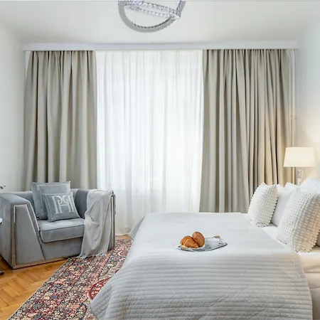 Constitution Corner Varsó