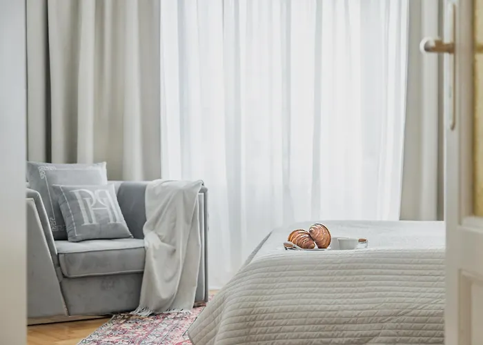 Apartman Constitution Corner *