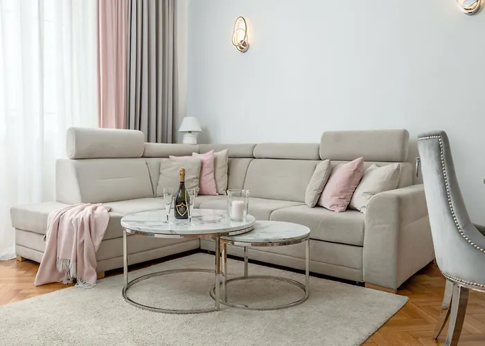 Apartman Constitution Corner