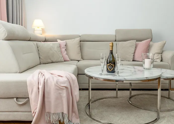 Apartman Constitution Corner *