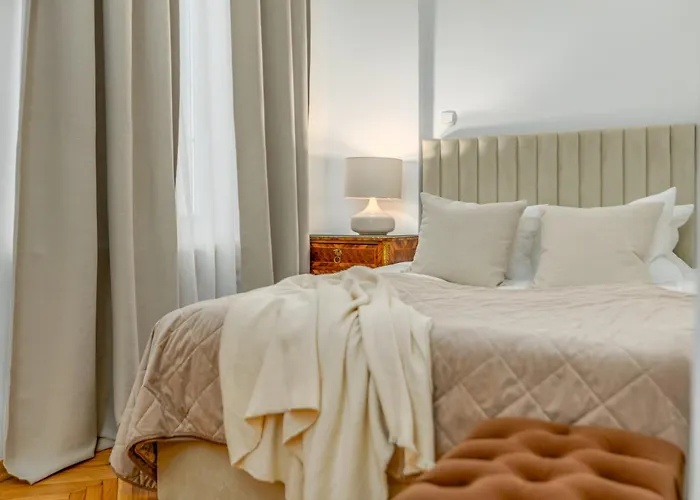 Constitution Corner Apartman *