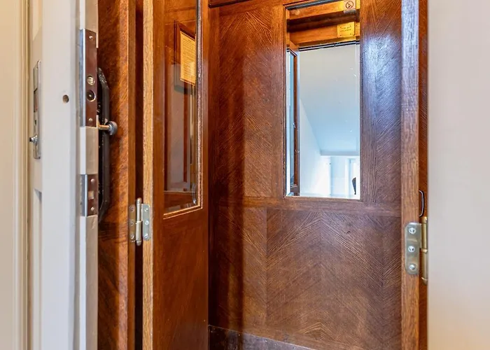 Constitution Corner Apartman Varsó