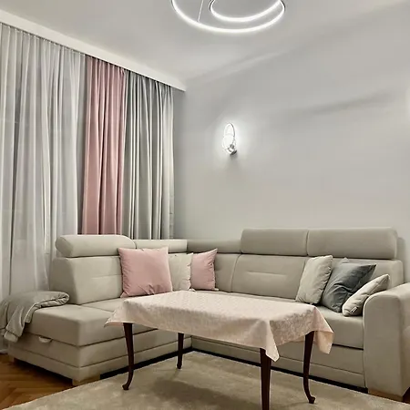 Apartment Constitution Corner *